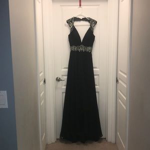💣💣 PRICE DROP 💣💣 Stunning Black Ball Gown